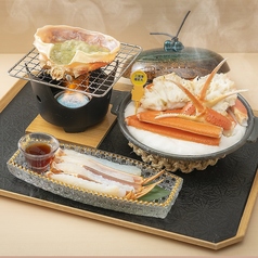 三国港越前がに料理「かまくら」(陶板塩釜蒸し)・蟹刺し・活蟹味噌3点セット/Three-Piece Set