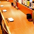 【カウンター席／1～7名様】お一人様のご利用も大歓迎！少人数の飲み会やちょい飲みにも最適なカウンター席！ご友人や職場の仲間とのプライベートな飲み会はもちろん、出張やお仕事終わりの一杯などお一人様でのご来店も大歓迎です♪多彩なお酒と当店名物料理をお楽しみください！