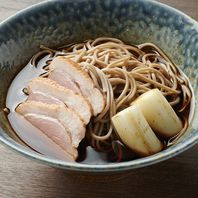 〆料理に！鴨の旨味が溶け出す、至福の鴨南蛮そば。