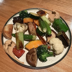 焼き野菜の盛り合わせと味噌チーズ/舞茸とベーコンのクリームオムレツ