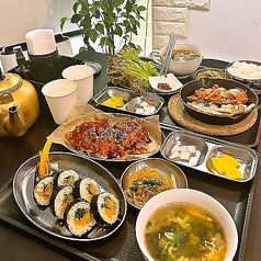 おかず・スープ等が食べたいだけたべられるセルフ式♪