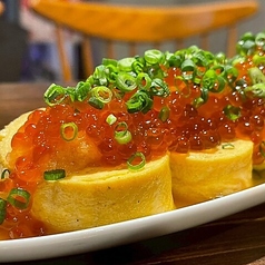 溢れいくらのだし巻き卵