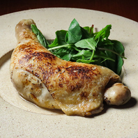 手間暇を惜しまず丁寧に調理した逸品を堪能。