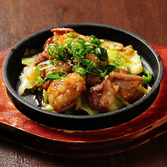 鉄板ホルモン炒め