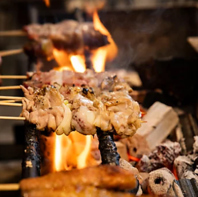 食材を強力な炭火で一気に焼き上げる、香り豊かな逸品