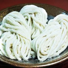 国産小麦のみで手打ちした【本格讃岐うどん】