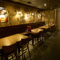 活気ある店内で笑顔のスタッフがお出迎え♪