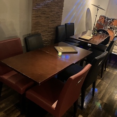 オシャレで落ち着いた空間で、音楽とお酒を楽しむ大人の時間を過ごせます♪