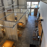 ランチは開放感ある明るい雰囲気で、カジュアルにご利用いただけます。