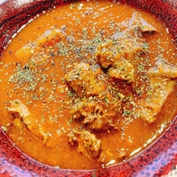 じっくり煮込んだ自慢の「味噌もつ煮込み」