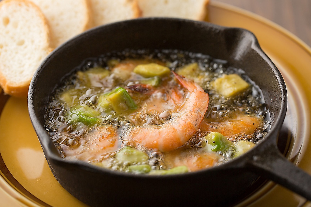 厳選された素材、こだわりの料理を、リーズナブルな価格でご提供しています。