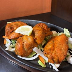 スパイシーで肉厚なタンドリーチキン!