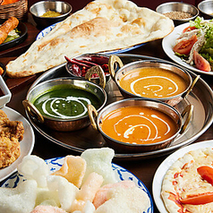 日本人の好みに合わせたナンとカレー。その他豊富な料理