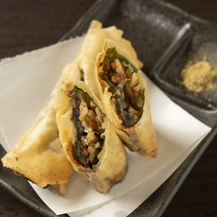 鰻とクリームチーズの揚げ春巻き