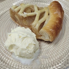 アップルパイ バニラアイス添え