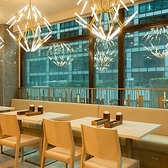 電源もご用意しております。お食事をしながら充電したい時や、お仕事で利用したい時などにご活用ください。