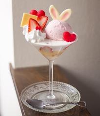 【期間限定】3月限定★白うさぎのストロベリーパフェ