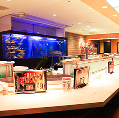 雰囲気の良い落ち着いた空間が広がる店内。お一人様でも気軽にゆったりと絶品の江戸前寿司をお召上がりいただけます。