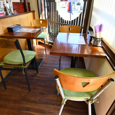 1～2名様向けのテーブル席になります☆向かい合っておしゃべりやお食事を…。