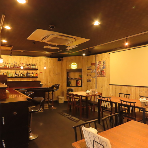 【亀戸駅3分】絶品の燻製盛り合わせや、こだわりのハンバーガーを楽しめる大人の空間