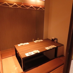 ホッと和める落ち着いた雰囲気が自慢の当店は、ゆったり過ごせる座席がおすすすめです♪気の合う仲間との飲み会や、大人数でのご宴会に最適！お子様連れのお食事会やカジュアルな接待まで、幅広いシーンでご利用ください。　完全個室　　喫煙可