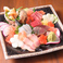 親方が目利きした朝イチで仕入れた新鮮食材を活かしたお料理をご用意しいぇおります。