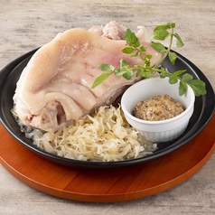 ５）アイスバイン（豚すね肉の柔らか煮）