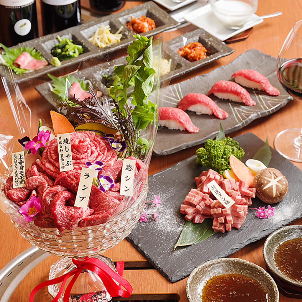 大好評！黒毛和牛のお肉を花に見立てて盛り合わせた、やまと特製『肉ブーケ』