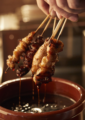 本格的な備長炭の炭火焼が楽しめる昔ながらの焼き鳥居酒屋！
