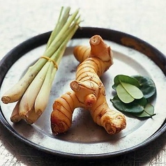 味と健康両面重視すべく、生スパイスを惜しみなく使用
