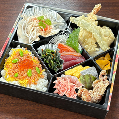 いくら親子飯のよくばり弁当
