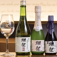 関内、はな里本店では獺祭を始めとした日本酒を季節に合わせて多数取り揃えております！有名な銘柄から珍しい銘柄まで関内で日本酒を自慢の蒸し料理や炙り料理に日本酒を合わせて楽しむなら、はな里本店にお任せください！お客様の好みに合わせて日本酒をお出しすることもできますので、お気軽にスタッフまで相談ください！