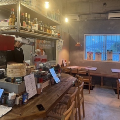 カウンターは8席ございます♪