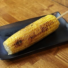 【インパクト抜群！焼きとうもろこし】の写真