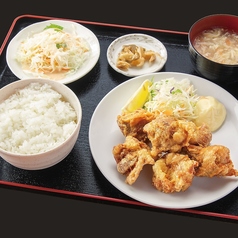 ボリュームたっぷり　唐揚げ定食