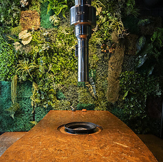 【2F掘りごたつ席】大切な人と過ごす特別なひとときを、非日常的な空間で提供いたします◎森や丘をイメージした落ち着きのある雰囲気は、都会の喧騒を忘れさせてくれるでしょう♪フラットな席もご用意しているため、お子様連れのお客様も安心してお食事をお楽しみいただけます◎ ※貸切も承っております。