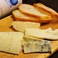 本場イタリアやフランスのチーズを豊富に仕入れております！その日によって仕入れるチーズも異なりますので、チーズ好きの方はお気軽にスタッフに聞いてみて下さい♪