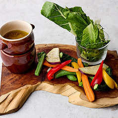 季節の野菜と本場ピエモンテのバーニャカウダ