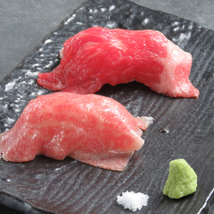 肉寿司　和牛コウネ１貫