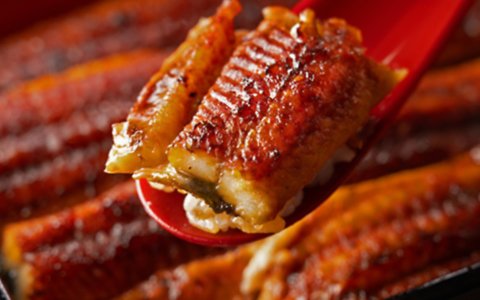 高級店でおなじみのニホンウナギを使用。五ツ星お米マイスターが選んだお米も自慢。