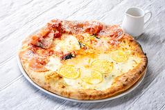  【ハーフ＆ハーフ】４種チーズのレモン風味＆生ハムと北海道マルゲリータ