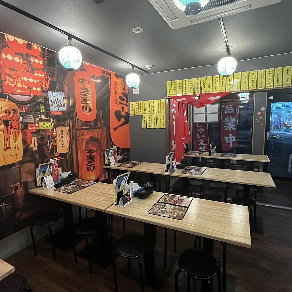 店内は自由にレイアウト可能。大人数でもご予約承ります。