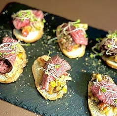 旨味が広がる至福の一口「ブルスケッタ」の写真