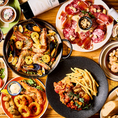 多彩な料理を組み合わせたコースは、前菜のタパスからデザートまで流れを意識した構成が魅力です。彩りや盛り付けにも工夫を凝らし、食事の時間そのものを楽しめる内容に。集まりの席を華やかにしたいときにも選びやすいコース料理です。