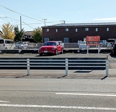 駐車場のご案内当店を起点に駒形方面に向い、一本目の信号を越えたら直ぐ左にございます。目印は、農協グリーンセンター様道を挟んで正面に御座います。