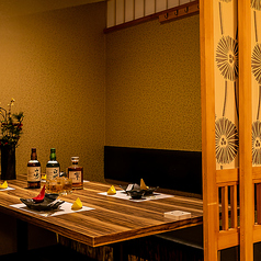 広めのテーブル席を含め、余裕あるスペースでお食事が可能。デートや家族連れはもちろん、忘新年会や歓送迎会など季節ごとでの宴会、接待など様々な用途にてご利用しやすい環境を設けております。