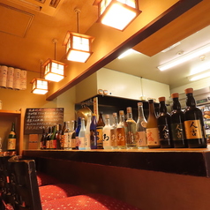 カウンター席(4席)は、お一人様やデート、しっぽり飲みたい夜にぴったりのお席。大切な方との素敵な時間をお過ごしいただけるよう、心を込めた手作り料理でおもてなしいたします◎お二人での会話もゆったりと弾む心地よい空間をご用意しておりますので、ぜひ一度ご利用ください♪皆様のご来店を心よりお待ちしております！