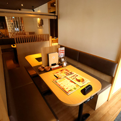 ゆったりと寛ぎながら過ごせるお席は、ご家族・ご友人とのお食事や各種ご宴会にもオススメです！