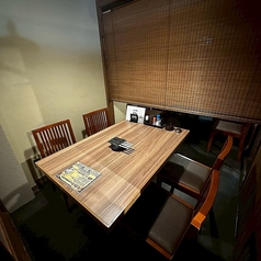 4人の半個室ございます!ゆっくりした空間をご利用ください