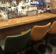 おひとり様でもお気軽にご利用いただけるカウンター席。お仕事帰りのサクッと飲みやデートにもぴったり◎